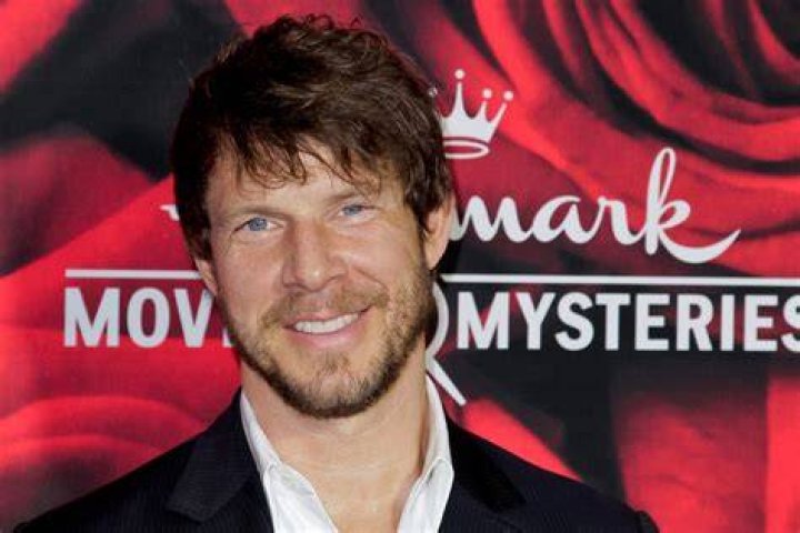 20 Extraordinary Facts About Eric Mabius
