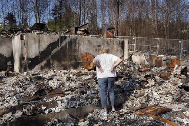 CNN - Oregon wildfires destroy homes