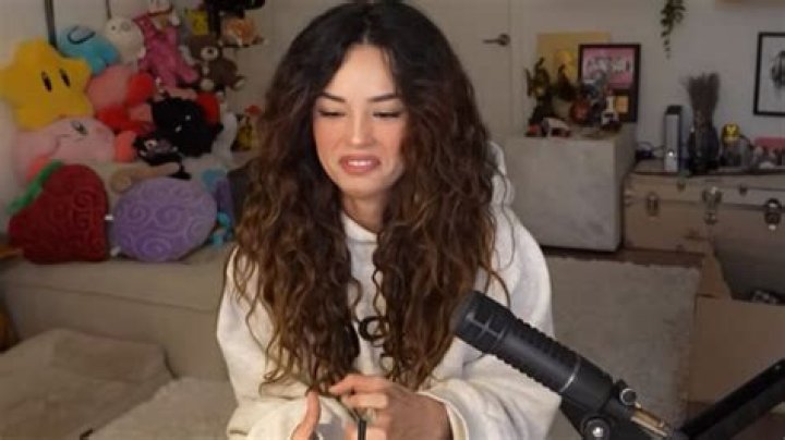 Did Valkyrae quit?