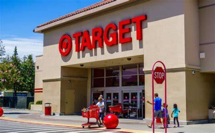 ¿Es Target más barato que Walmart?