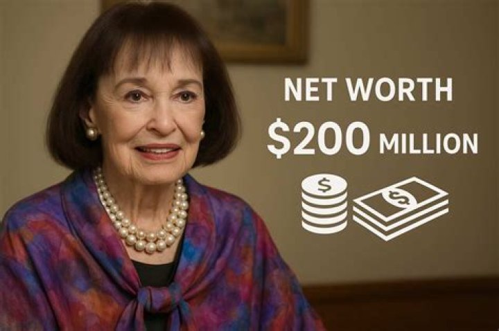 Gloria Vanderbilt Net Worth  - Pulptastic