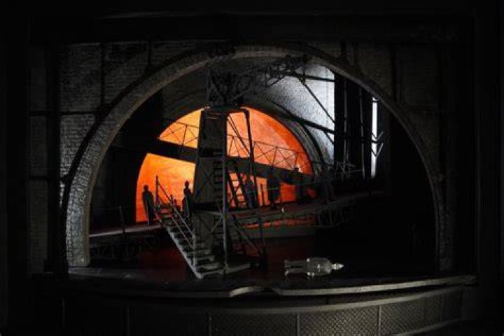 How Mimi Lien Designed a Stage Built for Beheadings