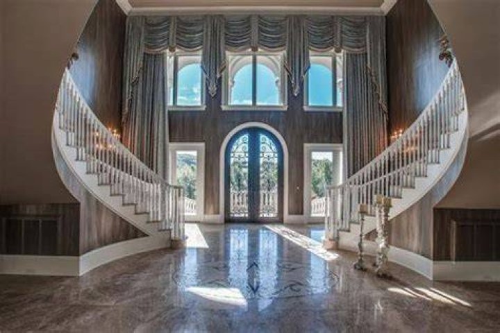 It’s Gary Levox’s House!