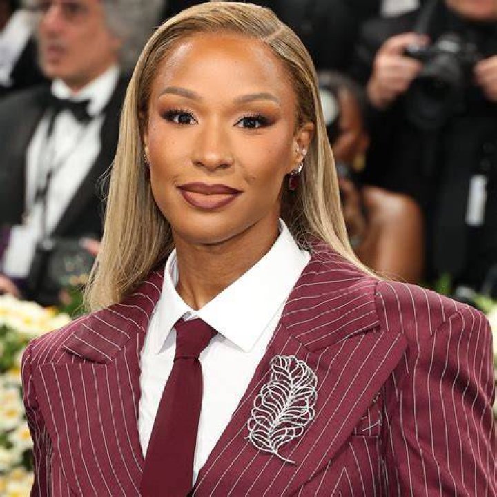 Savannah James Biography